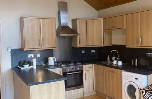 Miskin Cabin | 1 Bedroom Lodge in Grounds of Miskin Manor