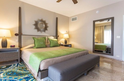 Zona Hotelera Resort | 1 Bedroom Suite at The Royal Sands