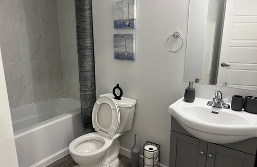 Southwest Edmonton Apartment | 1 BEDROOM SUITE WITH PRIVATE ENTRANCE