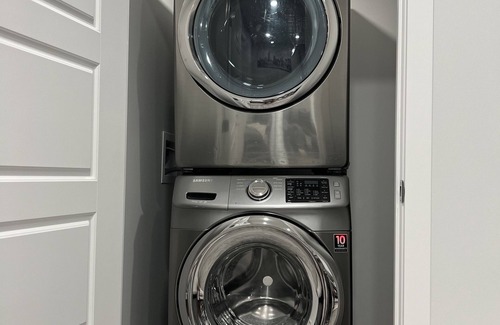 Southwest Edmonton Apartment | 1 BEDROOM SUITE WITH PRIVATE ENTRANCE