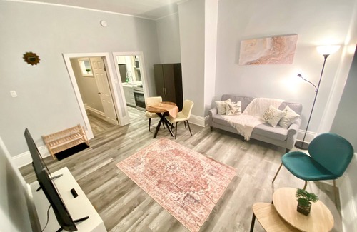 Barrie Apartment | 1 Bedroom Unit in Victorian Home in Barrie