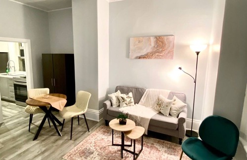 Barrie Apartment | 1 Bedroom Unit in Victorian Home in Barrie