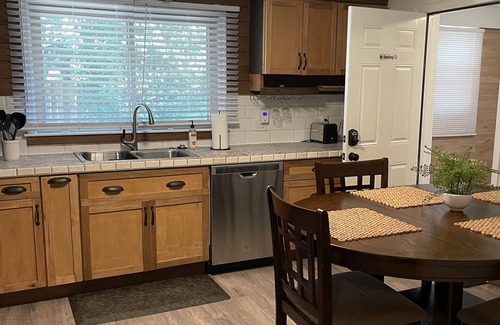 Hickory House | 1 Bedrooms 1 Bath apartment in a very nice and quiet neighborhood