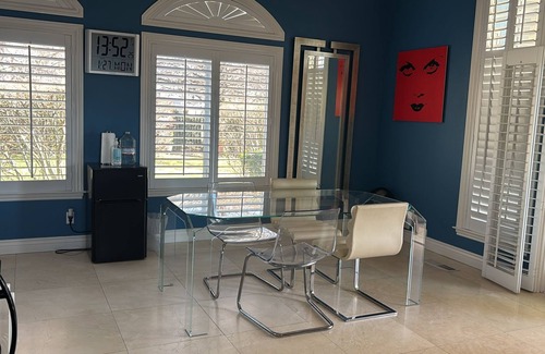 Vineyards - Avalon Villa | 1 Big Private Bedroom + 1 Private Sunroom + 1 Private bathroom: Nothing shared