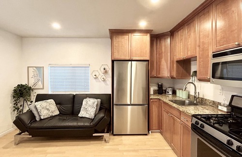 Ocean Beach Cottage | 1 block from ocean - stylish & cozy beach cottage in funky Ocean Beach!