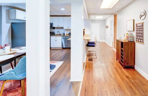 Dwight House | 1 Block from Yale. Premium WFH amenities, coffee bar, In-unit W/D. 1000+ sq ft