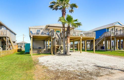 Surfside Beach House | 1 Block to Surfside Beach Home with Gulf Views!