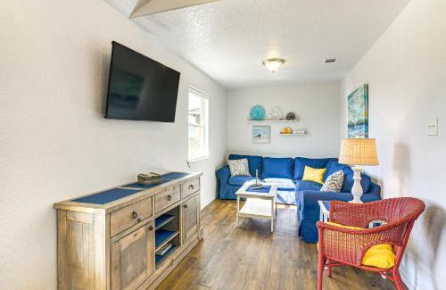 Surfside Beach House | 1 Block to Surfside Beach Home with Gulf Views!