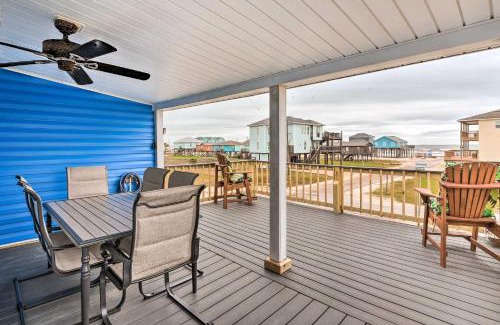 Surfside Beach House | 1 Block to Surfside Beach Home with Deck!