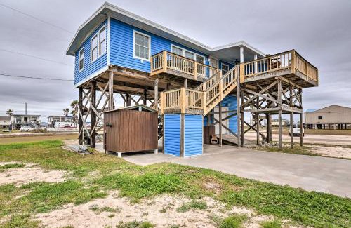 Surfside Beach House | 1 Block to Surfside Beach Home with Deck!