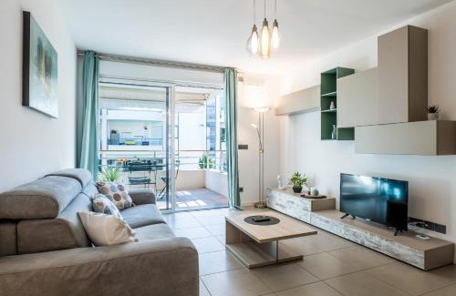 Pointe Croisette Apartment | 1-Br apartment in Palm Beach swimming pool
