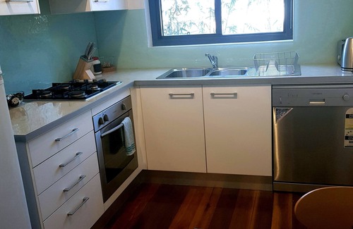 Maroubra Apartment | 1 BR BEACHSIDE RETREAT WITH LAP POOL - close to Coogee Beach