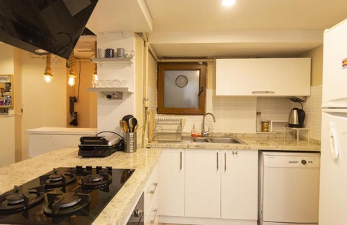 Harbiye Apartment | 1 BR Designed House with Garden near Ramada Osmanbey Metro