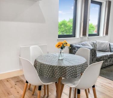 Harlington Apartment | 1-BR Flat next to Heathrow Airport London, 3-Beds, Free Parking