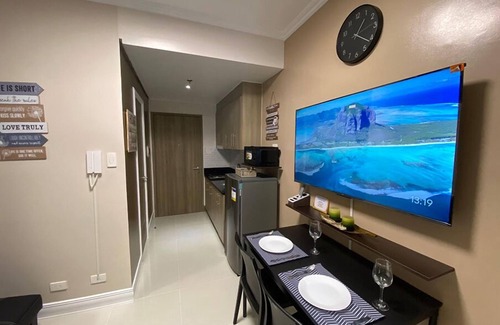 Highway Hills Condo | 1 BR Fully Furnished Condo in Mandaluyong with Pool and Parking - Fame3 - 2030