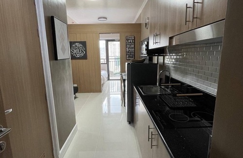 Pio del Pilar Condo | 1 BR Fully Furnished Condo in Makati with Pool and Parking - Red Residences 1131