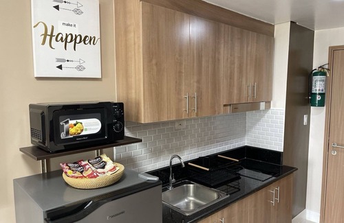 Pio del Pilar Condo | 1 BR Fully Furnished Condo in Makati with Pool and Parking - Red Residences 1131