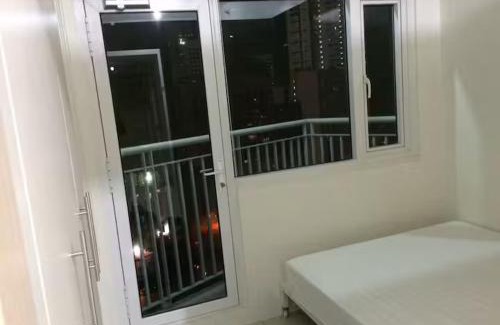 Bel-Air Apartment | 1 BR Makati Condo WIFI Netflix Pool Balcony