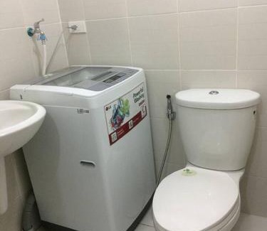 Bel-Air Apartment | 1 BR Makati Condo WIFI Netflix Pool Balcony