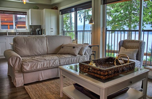 Port Renfrew Cottage | 1 BR - Oceanfront - Private Hot Tub - No Pet - Sleep up to 4