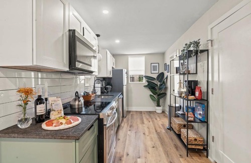 Passyunk Square Apartment | 1 BR Passyunk Ave Stunner- Perfect Location