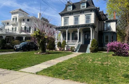 Poughkeepsie Apartment | 1 Br Private Victorian Apt in convenient City location on half acre sleeps 4