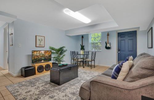 Tucker House | 1 BR Suite w Fenced Backyard - Parking!