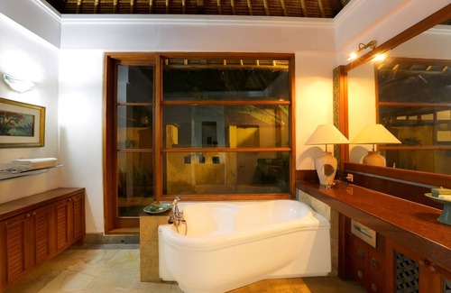 Penatih Villa | 1 BR Villa near Ubud with kitchen, private plunge pool, paddy fields view