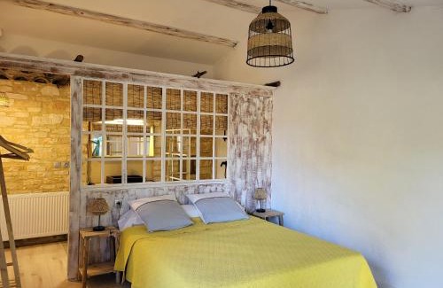 Vagnas House | 1 Chambre piscine commune et 1 Gite piscine privée La Sauvasse