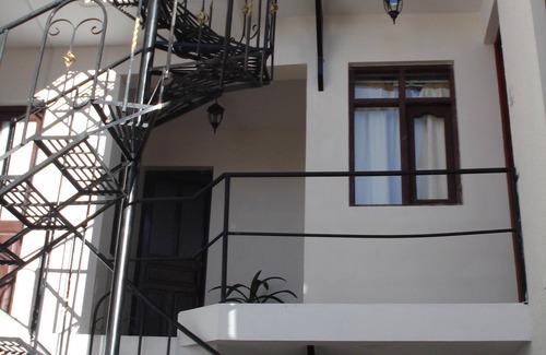 Sucre House | 1 Departamento independiente con un dormitorio y 3 habitaciones independientes.