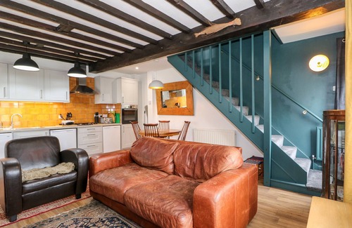 Louth Cottage | 1 EASTVIEW, pet friendly, character holiday cottage in Manby
