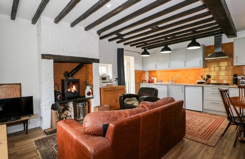 Louth Cottage | 1 EASTVIEW, pet friendly, character holiday cottage in Manby
