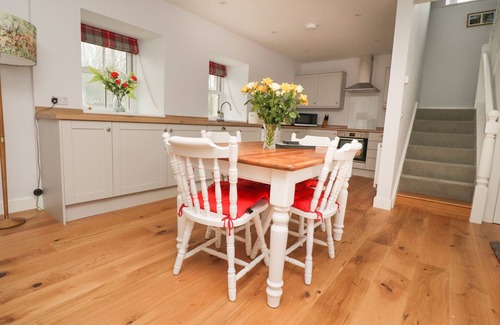 Skipton Cottage | 1 HULL HOUSE COTTAGE, pet friendly, with a garden in Hellifield