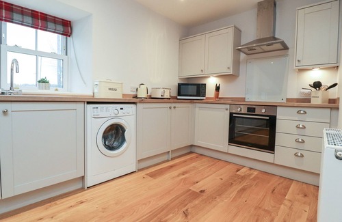 Skipton Cottage | 1 HULL HOUSE COTTAGE, pet friendly, with a garden in Hellifield