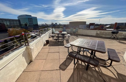 Cedar Rapids - Iowa City Apartment | 1 King Bed 1 Bath Apartment Steps to Paramount Theatre Downtown Cedar Rapids