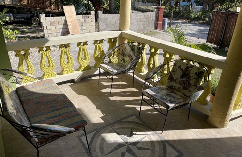 Negril House | 1 King bed, cable tv , wifi mini fridge stocked with welcome beer