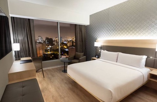Armendariz Hotel | 1 King Bed w/Partial Ocean View at AC Hotel Lima Miraflores - Free Parking