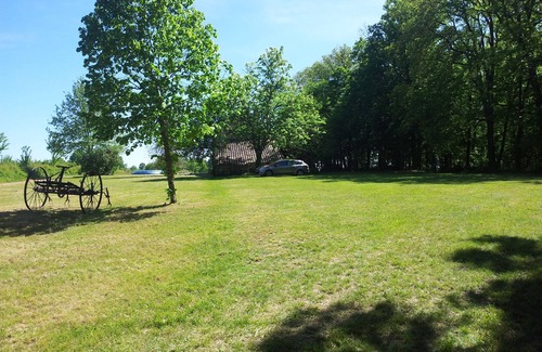 Labouquerie House | 1- La Faneuse, calm in a green bubble