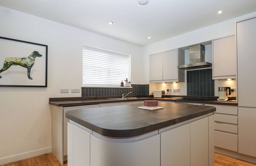 Littlehampton Cottage | 1 MATRONS COTTAGES, pet friendly, with open fire in East Preston