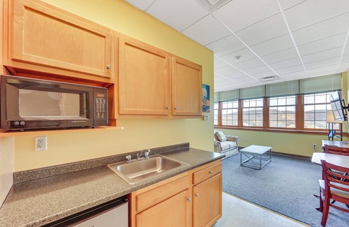 New Kensington Apartment | 1 Mi to Allegheny River: New Kensington Studio!