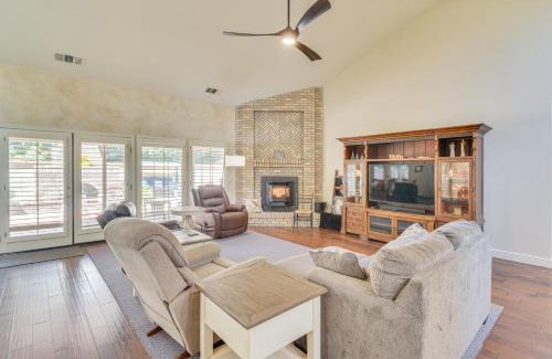 Merced House | 1 Mi to Applegate Park Zoo Pet-Friendly Home