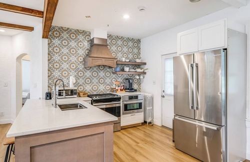 College Park House | 1 Mi to Arts District: Modern Hyattsville Hideaway