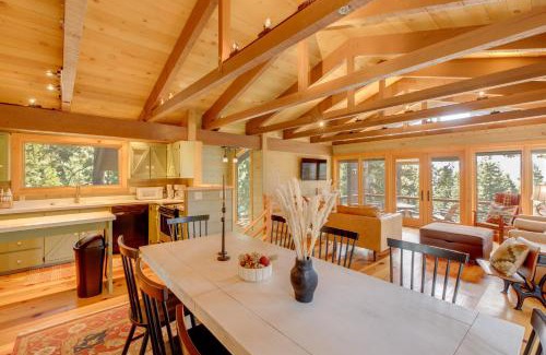 Lake Almanor Country Club House | 1 Mi to Beach and Golf Course! Lake Almanor Cabin