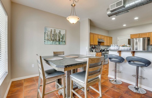 Camelback East Condo | < 1 Mi to Biltmore Fashion Park: Condo w/Pool!