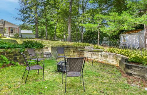 Attleboro House | 1 Mi to Capron Park Zoo Quiet Family Getaway