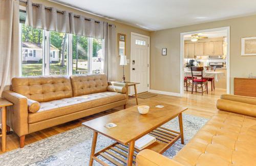 Attleboro House | 1 Mi to Capron Park Zoo Quiet Family Getaway