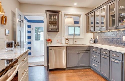 Wells Cottage | 1 Mi to Drakes Island Beach: Cottage w/Deck!