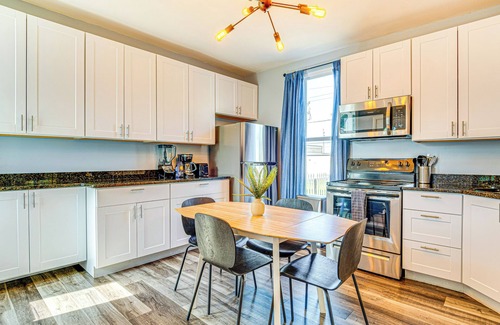 Babe Denny House | 1 Mi to Dtown & Lucas Oil Stadium: Home in Indy!