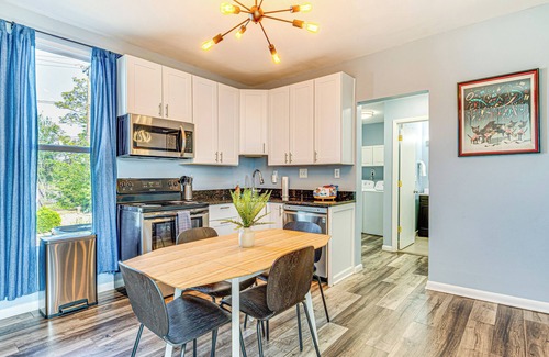 Babe Denny House | 1 Mi to Dtown & Lucas Oil Stadium: Home in Indy!