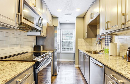 Bentonville Cottage | 1 Mi to Dtwn: Bentonville Retreat w/Patio